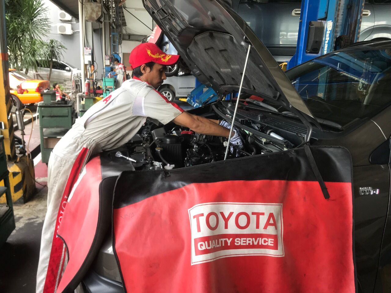 Layanan servis Toyota.